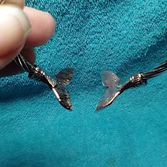 Silvertone faux abalone adjustable twist wire cuff mermaid tail bracelet - Picture 6 of 7